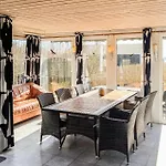 Vakantiehuis 4 Bedroom Amazing In Vordingborg