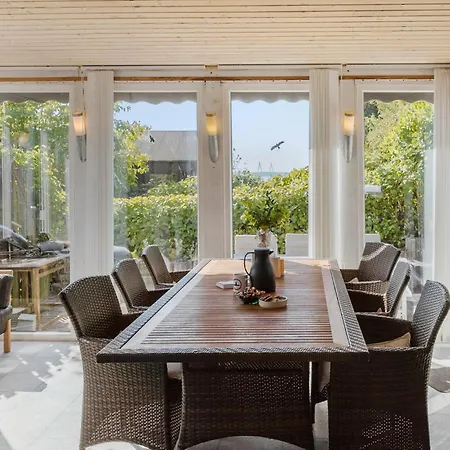 Holiday home 4 Bedroom Amazing In