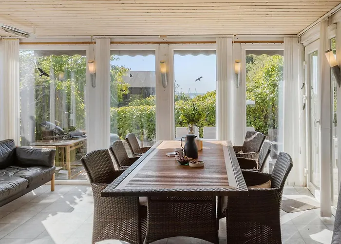 Ferienhaus 4 Bedroom Amazing In