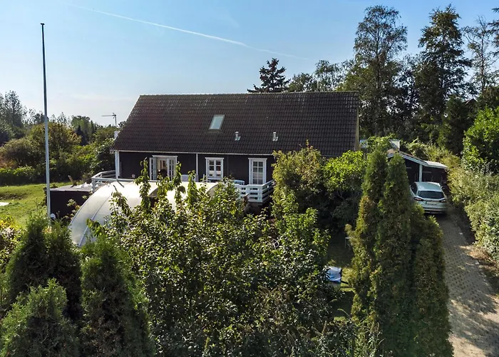 4 Bedroom Amazing In Ferienhaus